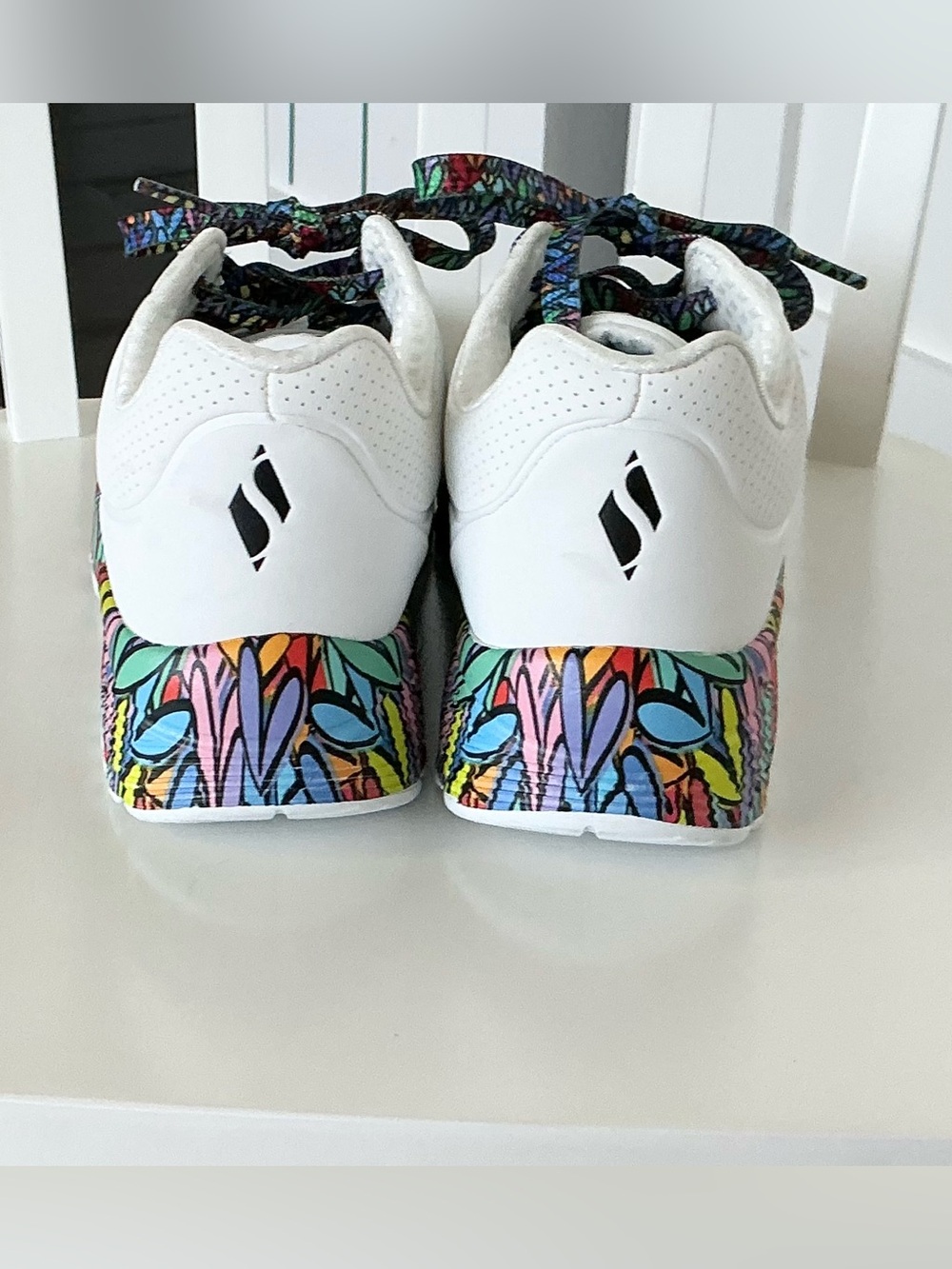 Skechers Brand NEW White Platform Sneakers with Colorful Heart Pattern - Picture 4 of 6